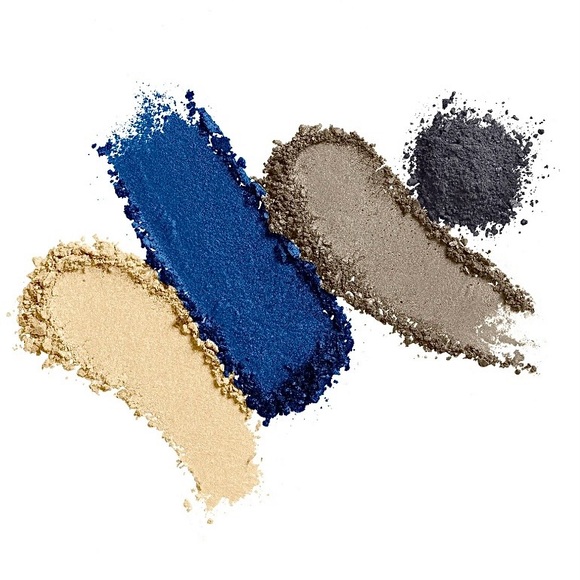 2 COVERGIRL Quad Eyeshadow Palettes - Picture 4 of 6